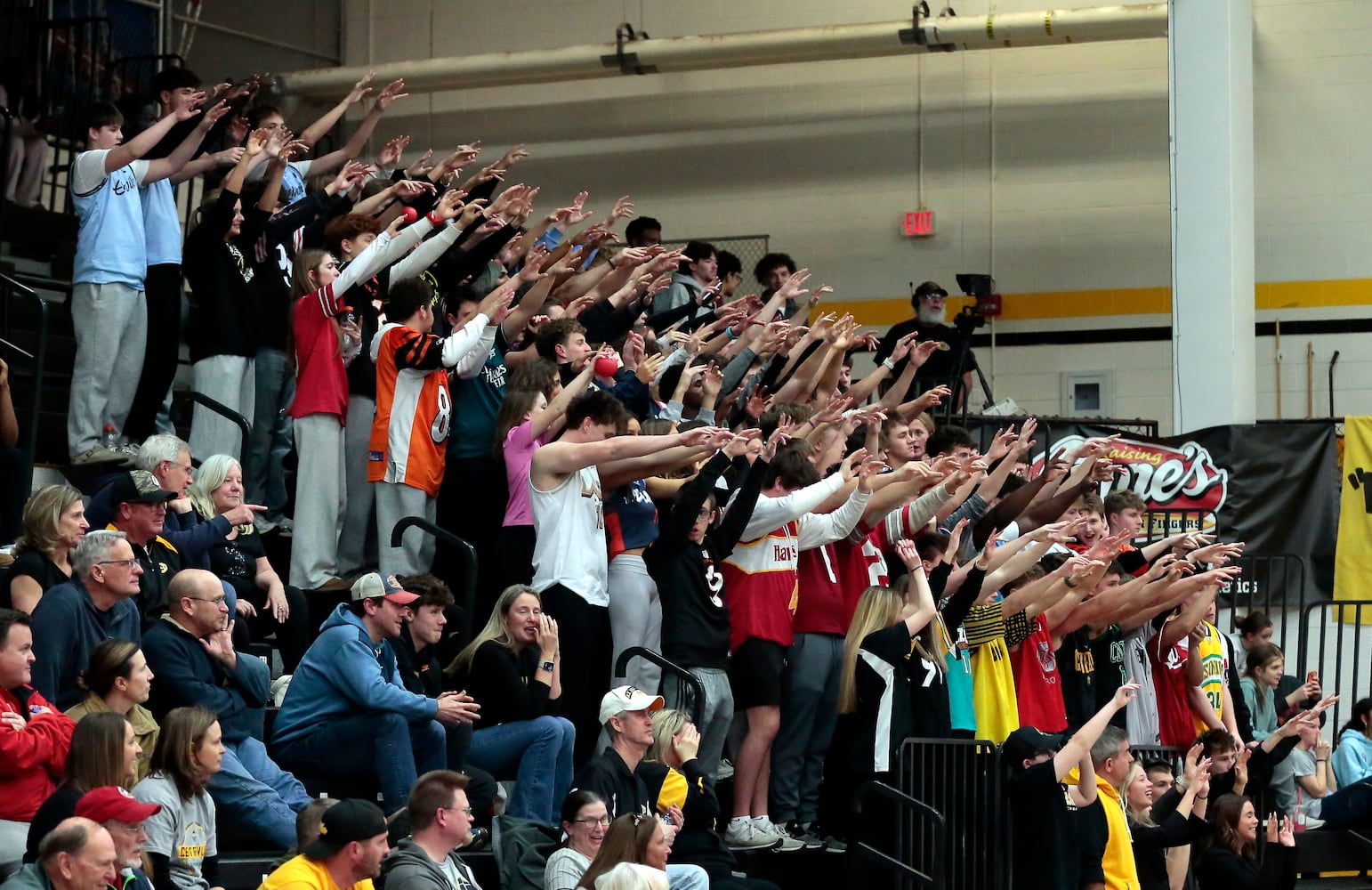 Fairmont Centerville basketball