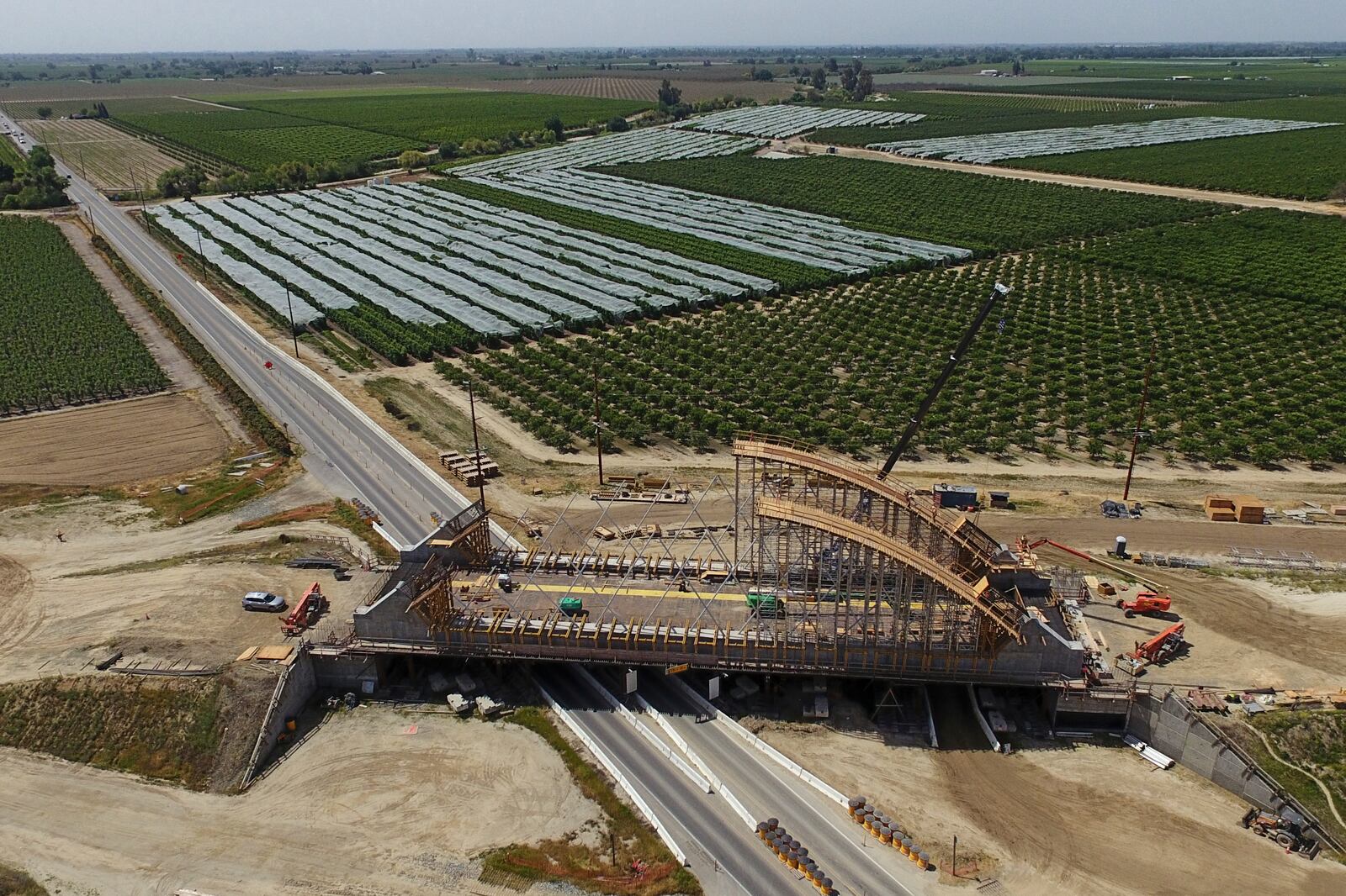 The Tied Arch Bridge construction site, which will take high-speed trains over State Route 43, is shown in an aerial view, Tuesday, April 15, 2025, in Fresno County, Calif. (AP Photo/Godofredo A. Vásquez)