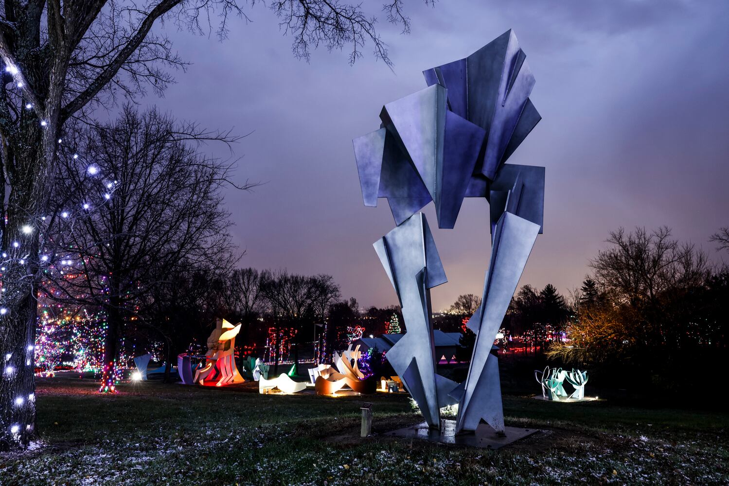 111622 Pyramid Hill lights