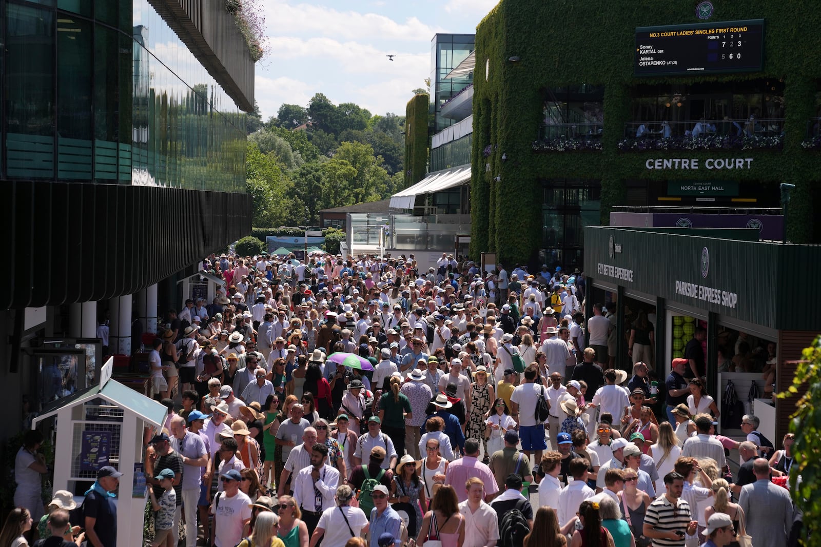 Spectators arrive for the Wimbledon Tennis Championships in London, Monday, June 30, 2025. (AP Photo/Kin Cheung)