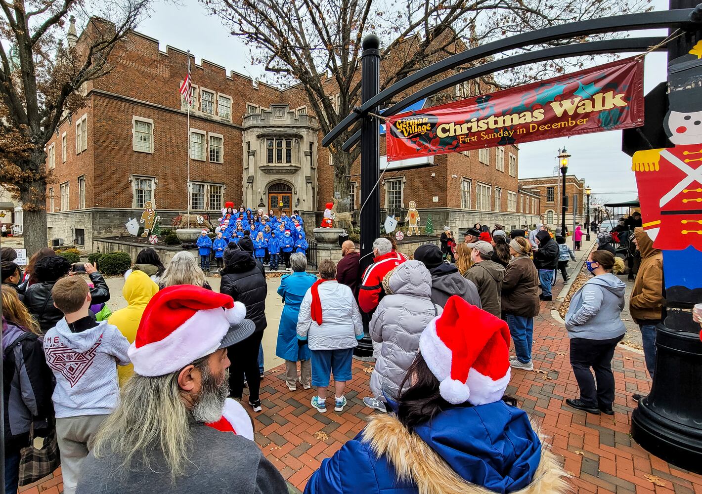 120521 German Village Christmas Walk