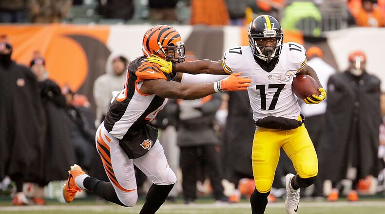 CINCINNATI, OH - DECEMBER 18: George Iloka #43 of the Cincinnati Bengals attempts to tackle Eli Rogers #17 of the Pittsburgh Steelers during the fourth quarter at Paul Brown Stadium on December 18, 2016 in Cincinnati, Ohio. Pittsburgh defeated Cincinnati 24-20. (Photo by Andy Lyons/Getty Images)