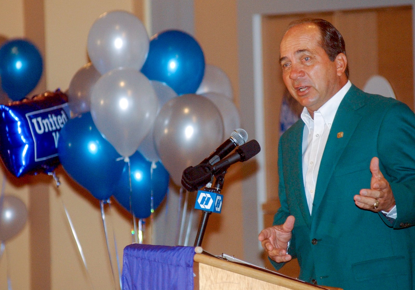 Johnny Bench speaks during the United Way Kickoff at the Windgate Inn in West Chester in 2004. E.L. HUBBARD / STAFF