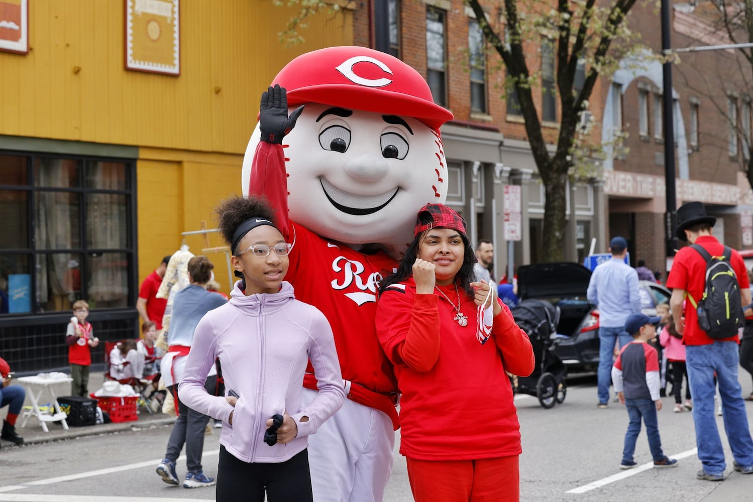 041222 reds parade