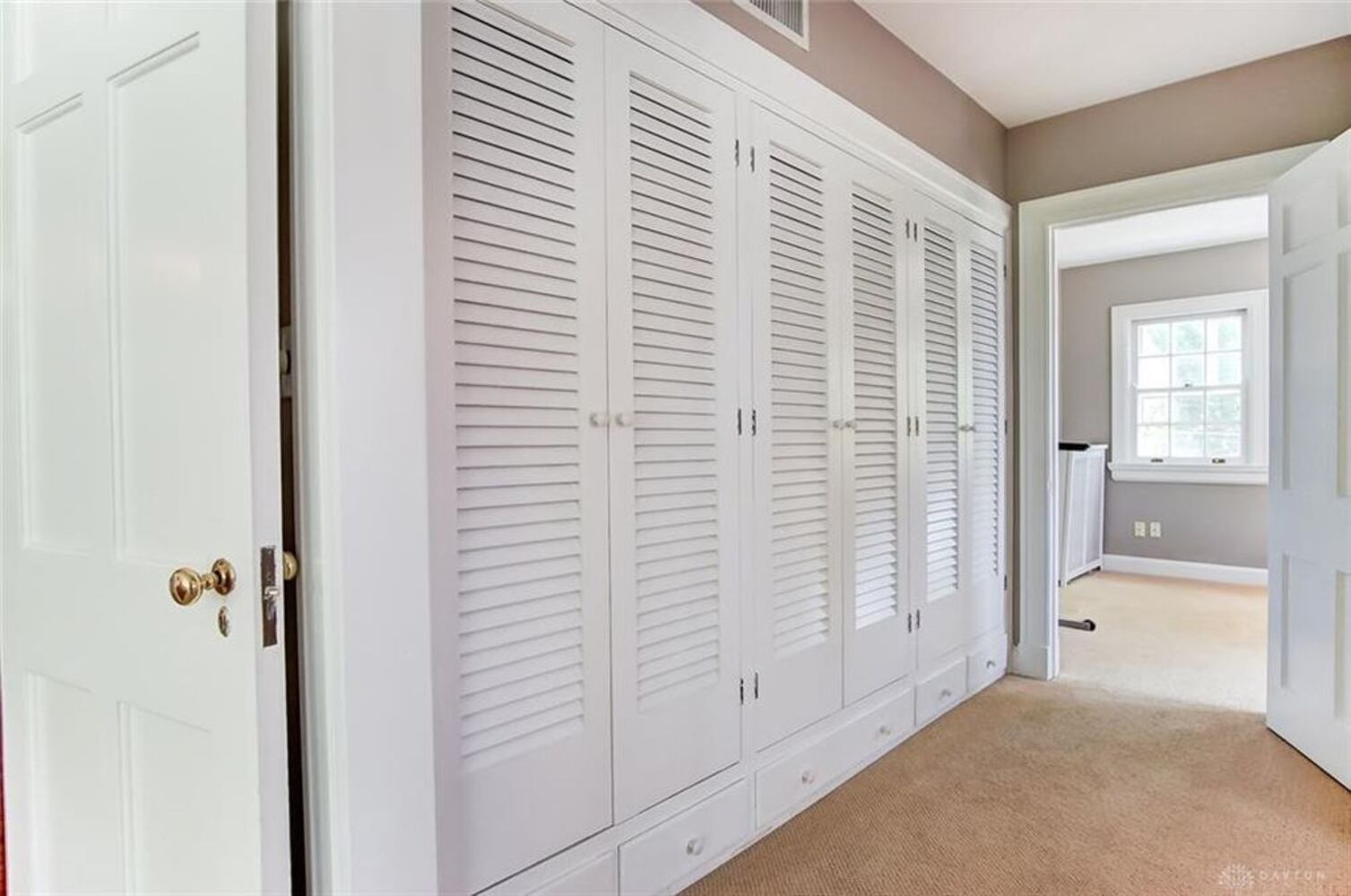 PHOTOS: Luxury Oakwood colonial home on market