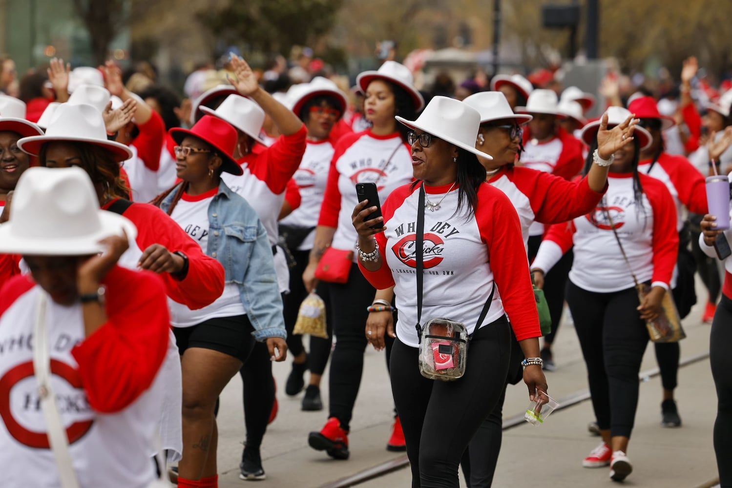 041222 Reds parade
