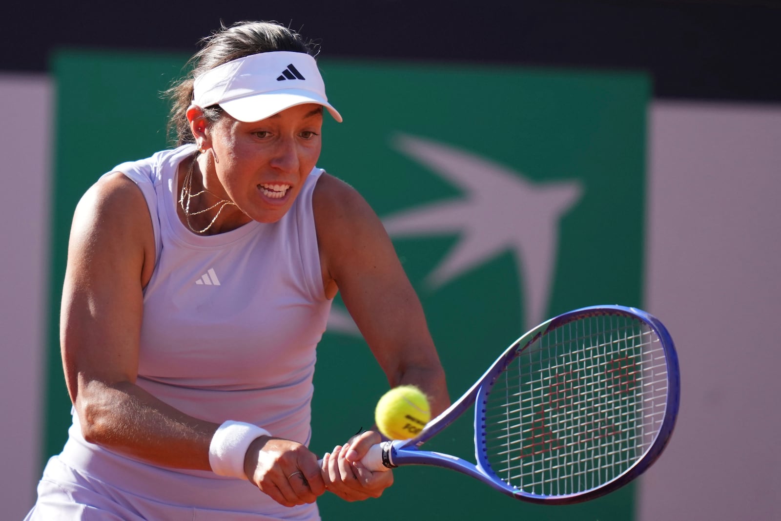 Jessica Pegula of the US plays a return to Ashlyn Krueger of the US during the 3rd round at the WTA Master 1000 Internazionali d'Italia tournament at Foro Italico in Rome, Italy, Thursday May 8, 2025 (Alfredo Falcone/LaPresse via AP)
