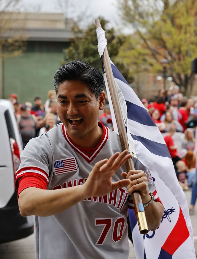 041222 Reds parade