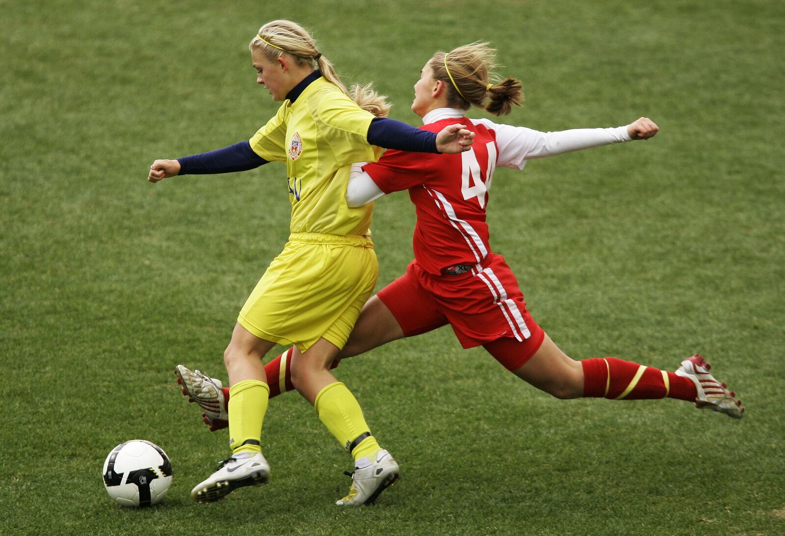 Fenwick’s MacKenzie Hamilton (right) battles Akron Hoban’s Gabby Corwin for the ball during the Division II state girls soccer final Nov. 8, 2008, at Columbus Crew Stadium in n Columbus. Fenwick won the title 1-0. NICK GRAHAM/STAFF
