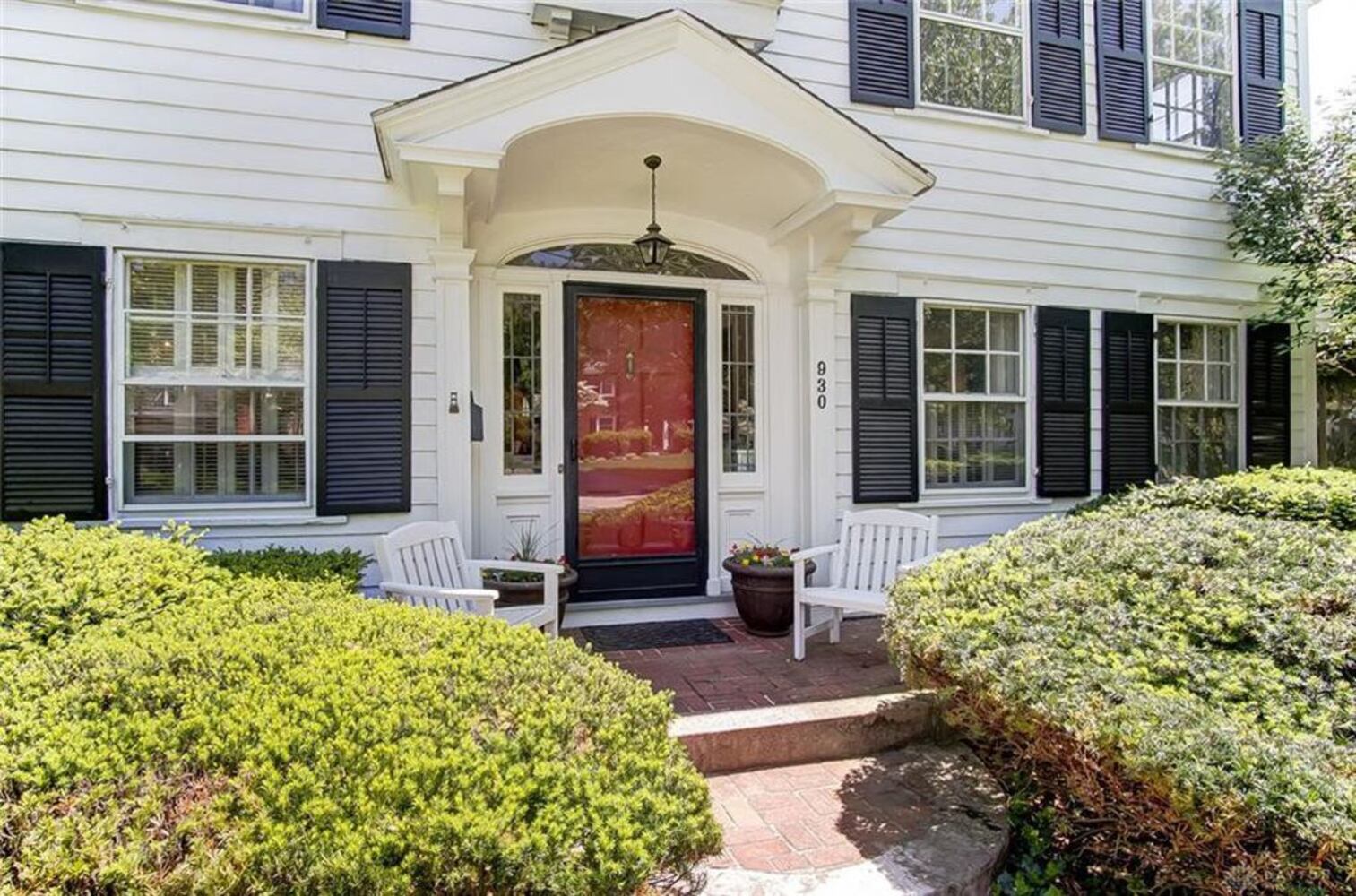 PHOTOS: Luxury Oakwood colonial home on market