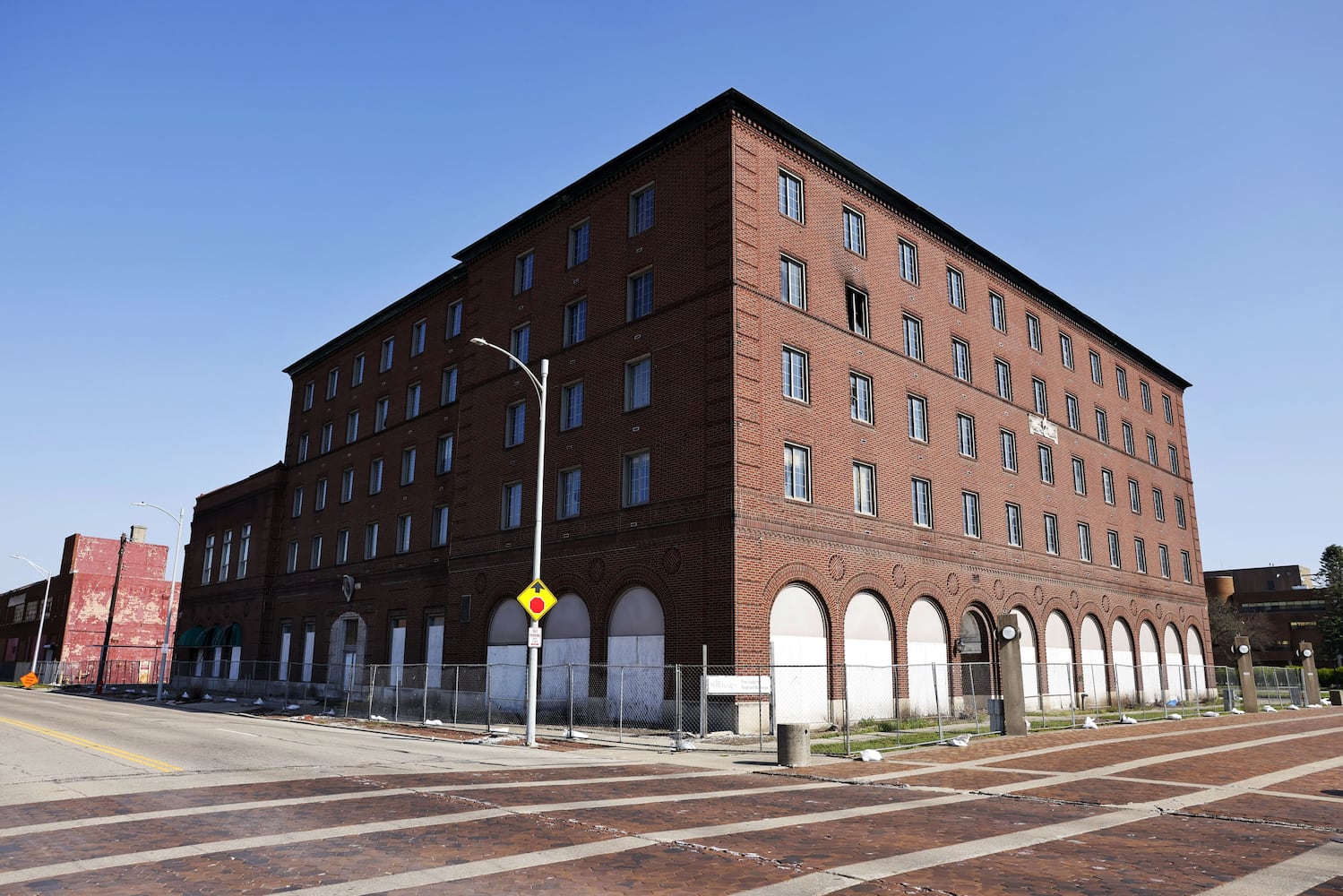 041825 Manchester Inn