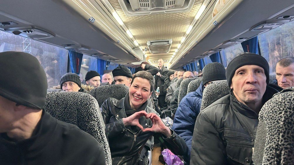 In this photo provided by the Press Service Of Coordination Headquarters for the Treatment of Prisoners of War on Saturday, Dec 13, 2025, Maria Kolesnikova, key Belorussian opposition figure, shows a sign of love siting in a bus after been released from detention in Belarus, at the Ukrainian Belorussian border. (Press Service Of Coordination Headquarters for the Treatment of Prisoners of War via AP)