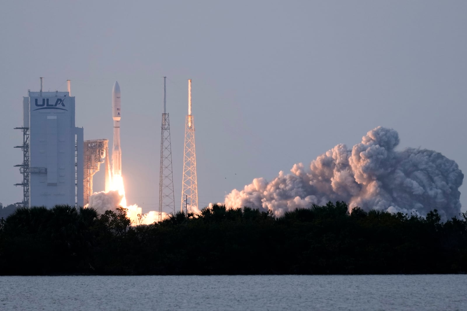 A United Launch Alliance Atlas V rocket with a payload of 27 of Amazon's Project Kuiper internet satellites lifts off from Launch Complex 41 at the Cape Canaveral Space Force Station, Monday, April 28, 2025, in Cape Canaveral, Fla. (AP Photo/John Raoux)