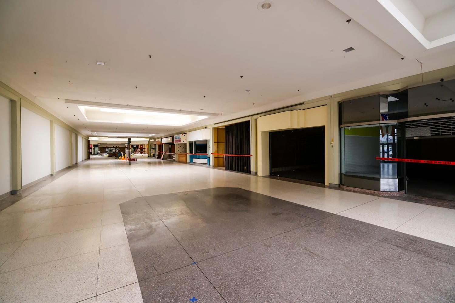041125 Towne Mall Auction