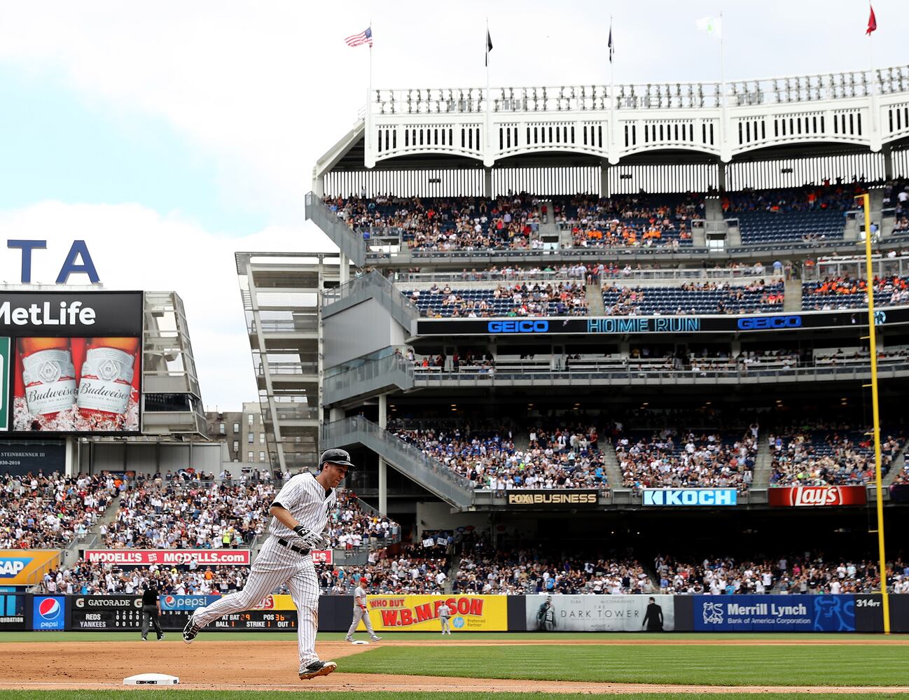 Reds fall to Yankees