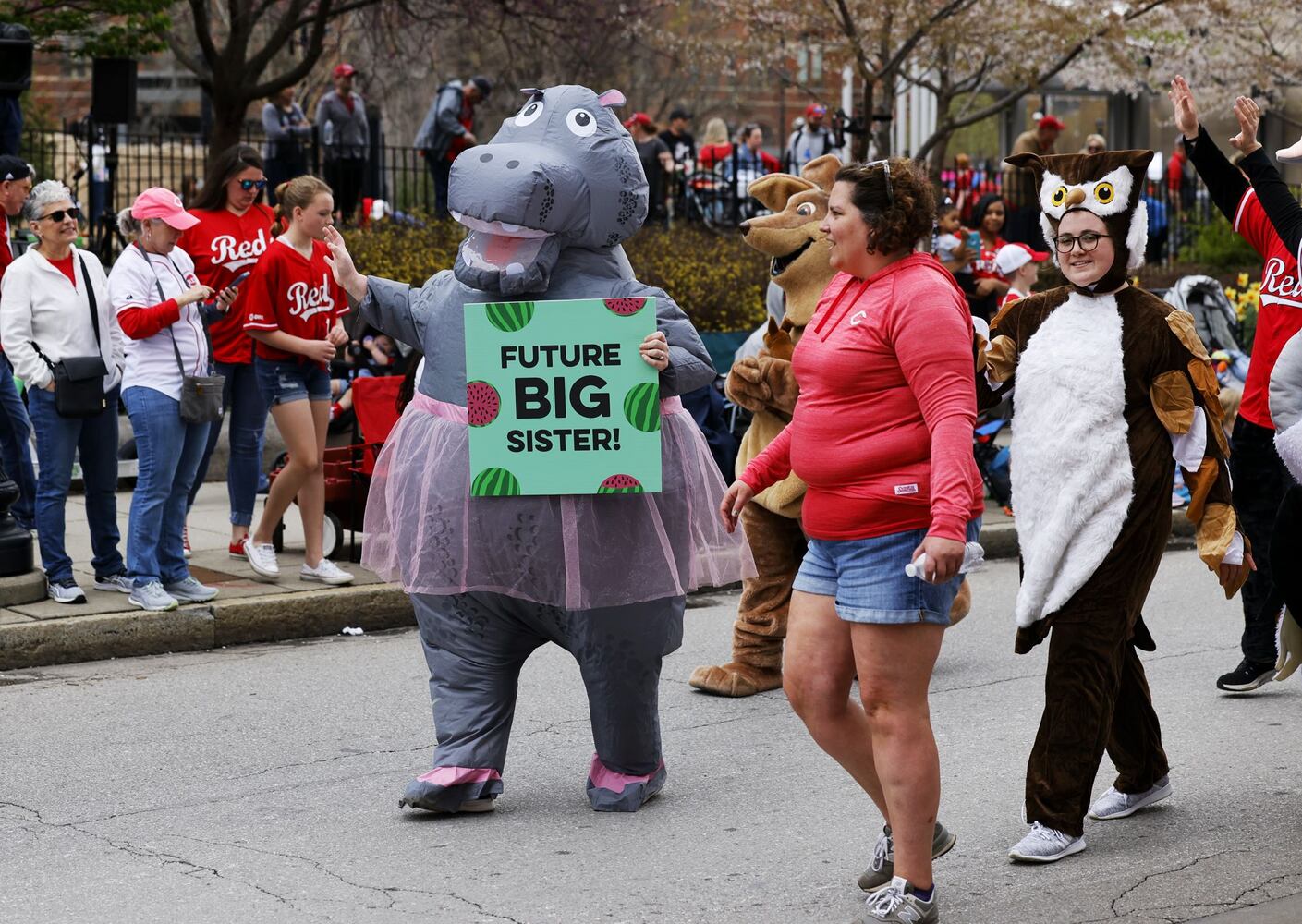 041222 Reds parade