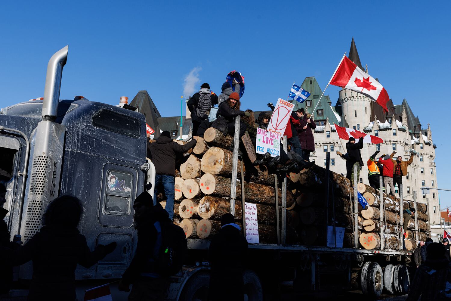 Supporters of the convoy of truckers protesting coronavirus vaccine mandates and pandemic restrictions rally around Parliament Hill in downtown Ottawa on Saturday, Jan, 29, 2022. (Nasuna Stuart-Ulin/The New York Times)