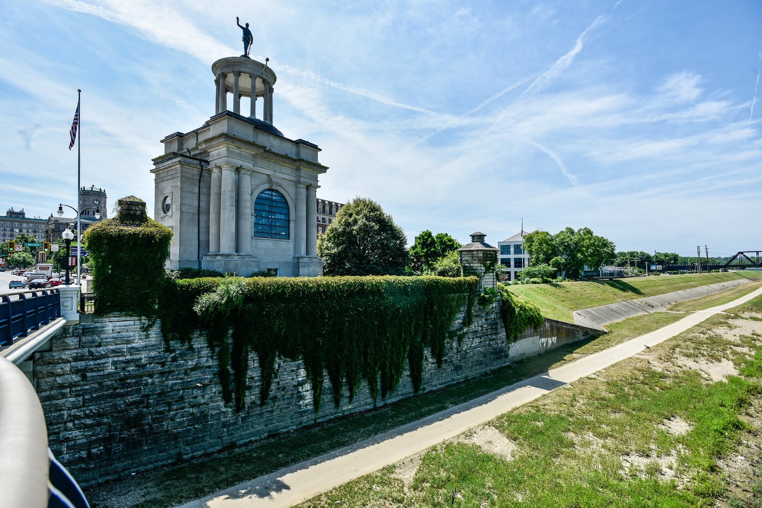 Soldiers, Sailors and Pioneers Monument in Hamilton