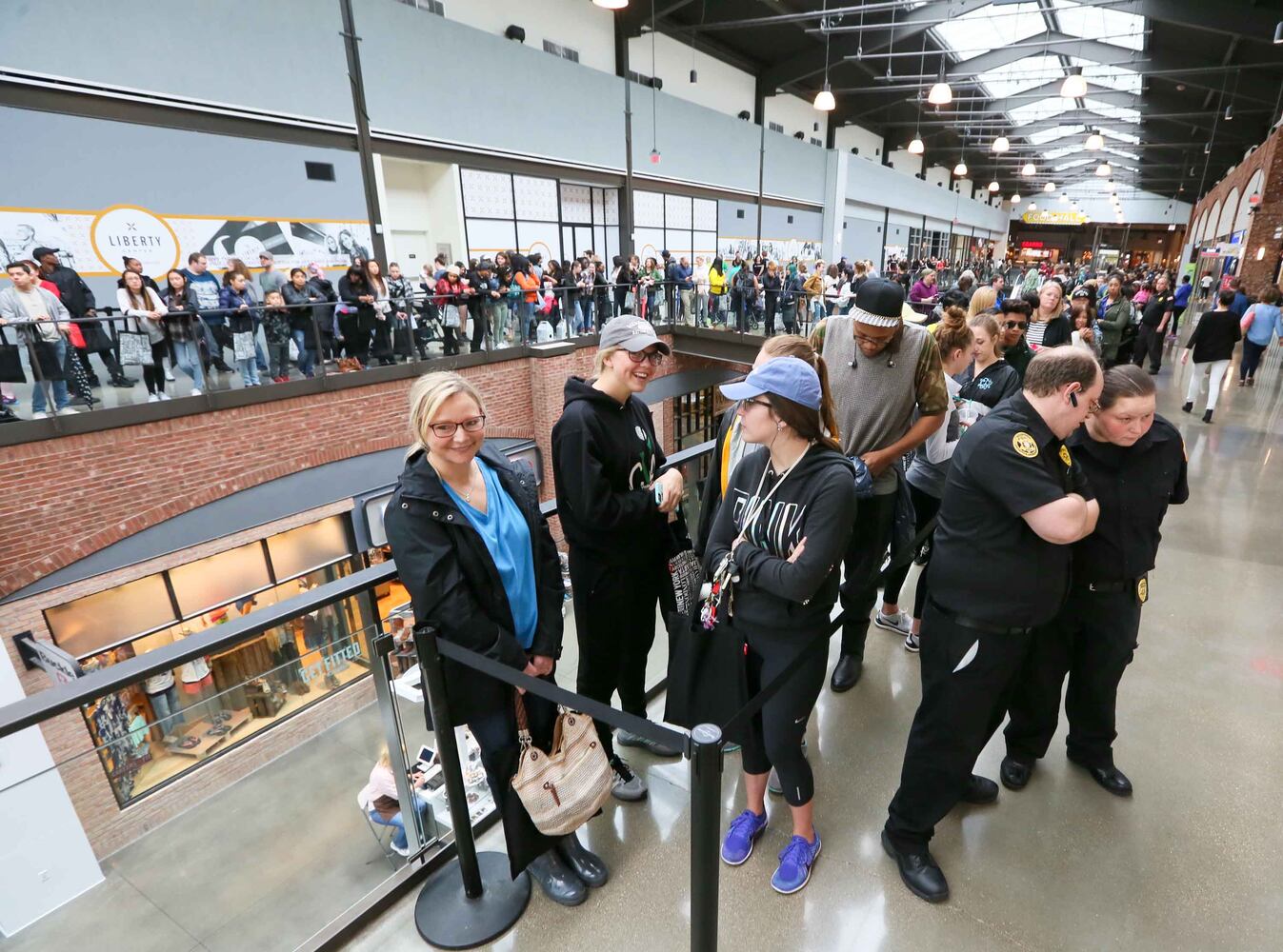H&M opens at Liberty Center