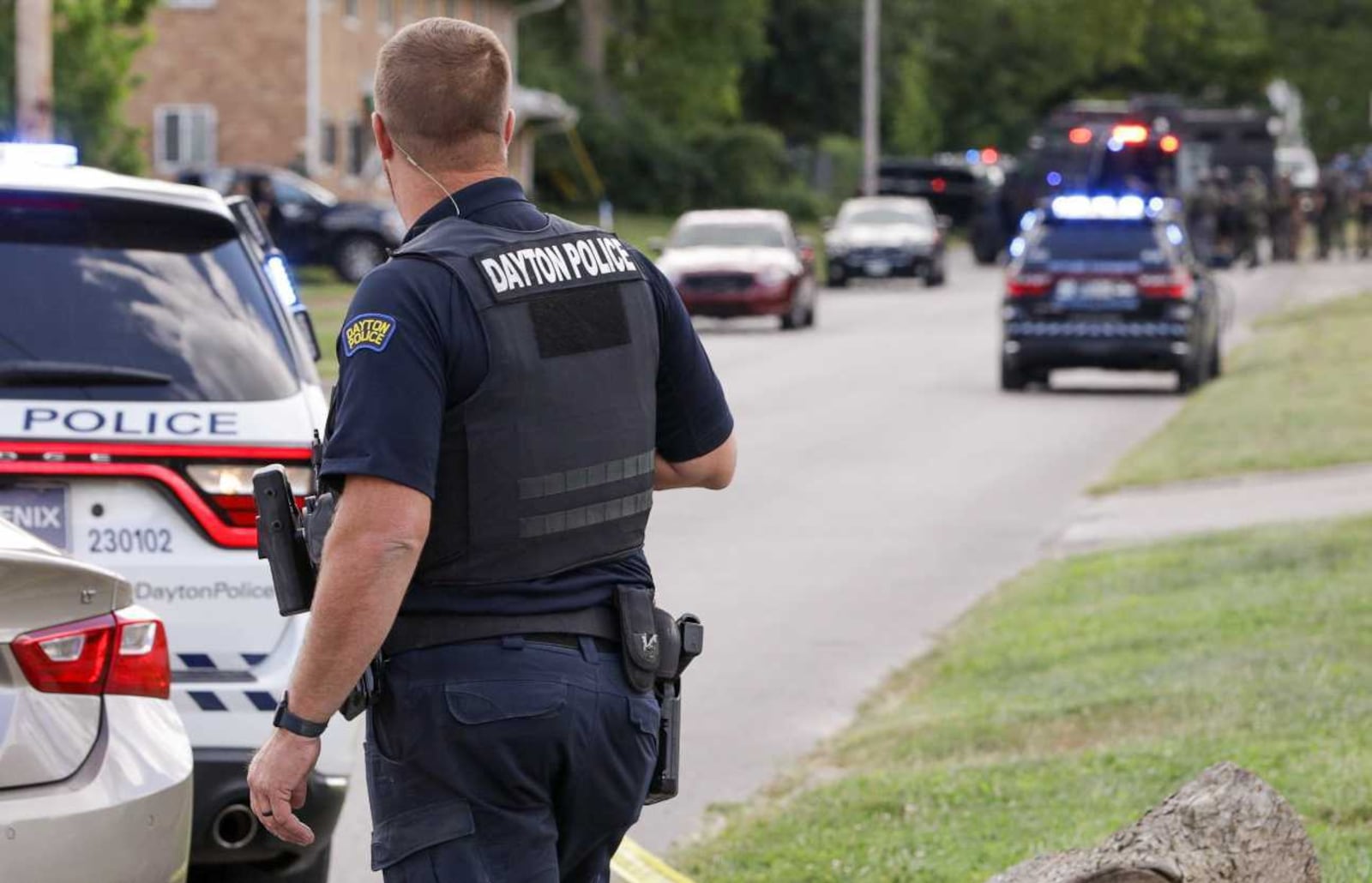 Dayton police asked people to shelter in place as officers, SWAT and hostage negotiation crews responded to an armed suspect at an apartment building in the 3600 block of Delphos Avenue on Monday, Aug. 25, 2025. BRYANT BILLING / STAFF