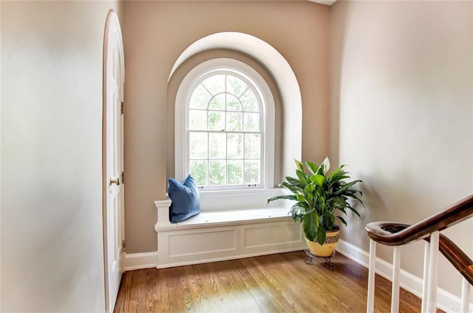 PHOTOS: Luxury Oakwood colonial home on market