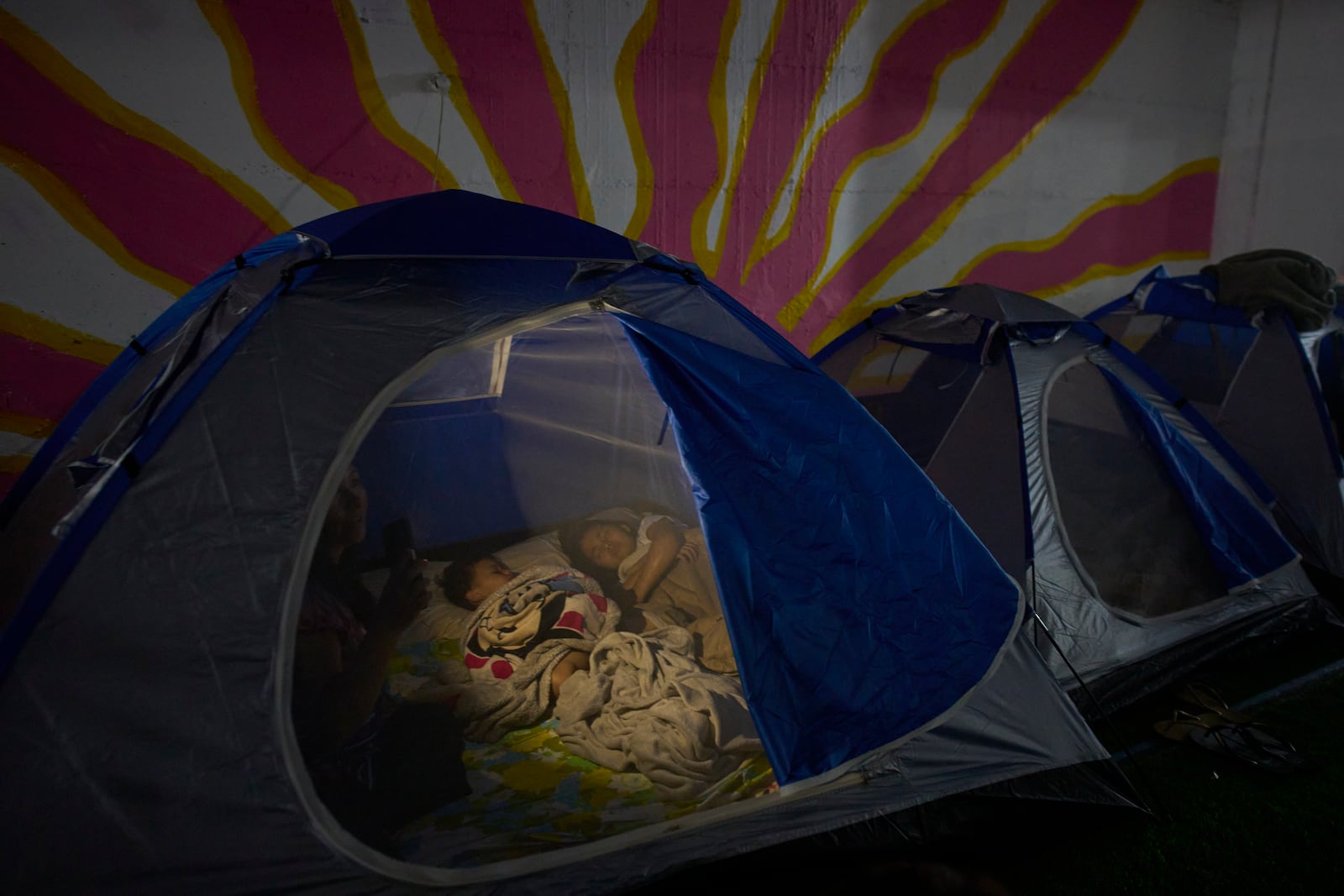 People spend the night in a public shelter as a precaution against possible Iranian missile attacks, in Tel Aviv, Israel, Saturday, June 21, 2025. (AP Photo/Ohad Zwigenberg)