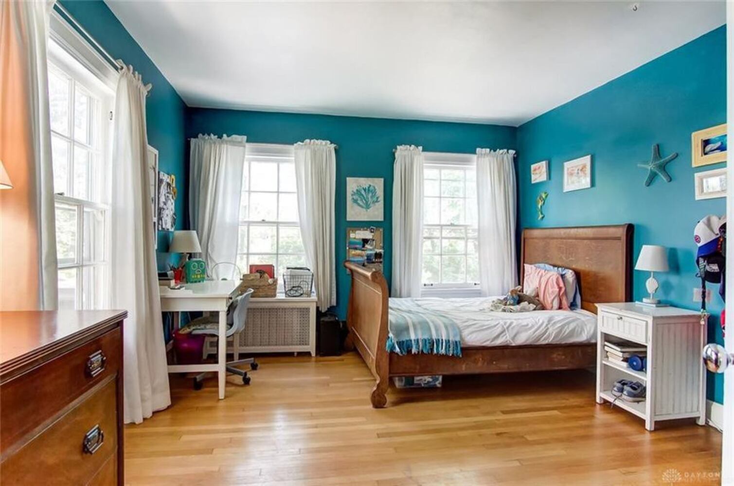 PHOTOS: Luxury Oakwood colonial home on market