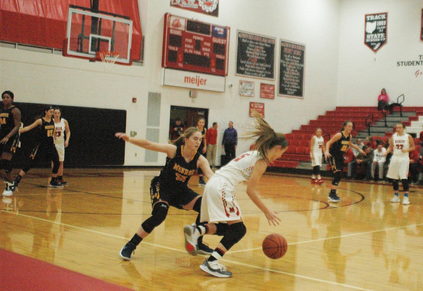 Monroe’s Sam Schwab (22) applies defensive pressure to Madison’s Grace Baker (15) during Thursday night’s game at Madison. Monroe earned a 50-39 victory. RICK CASSANO/STAFF