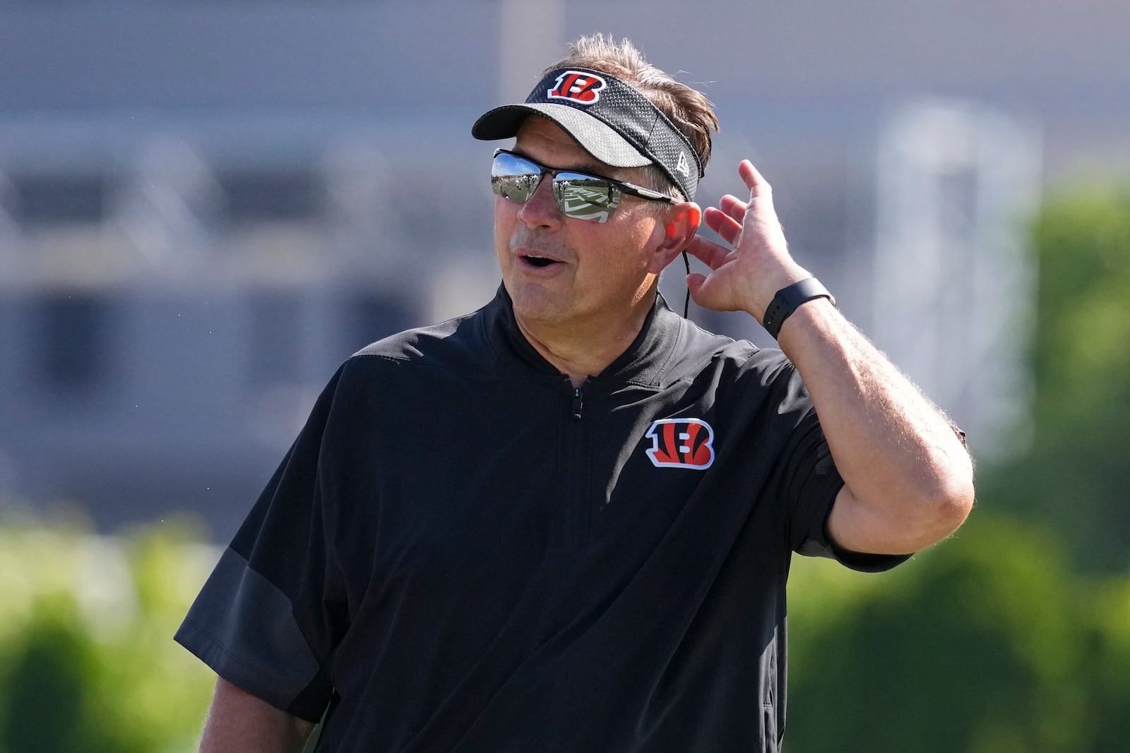FILE - Cincinnati Bengals defensive coordinator Al Golden looks on during practice at the team's NFL football training camp, July 27, 2025, in Cincinnati. (AP Photo/Jeff Dean, File)