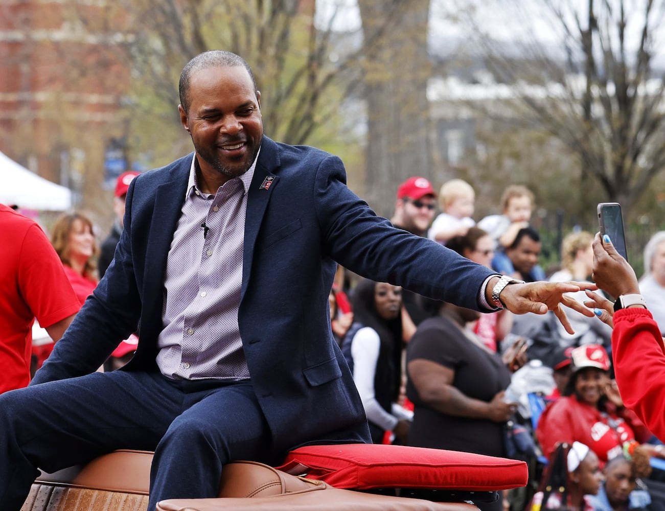 041222 Reds parade