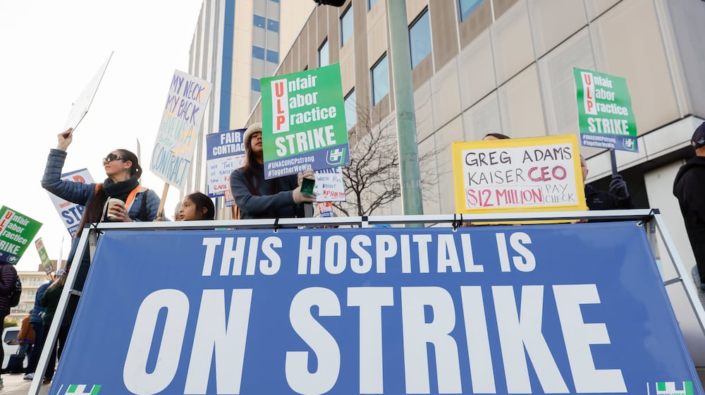 Members of the United Nurses Associations of California and Union of Healthcare Professionals strike outside of Kaiser Permanente on Broadway in Oakland, Calif., on Wednesday, Jan. 28, 2026. (Jessica Christian/San Francisco Chronicle via AP)