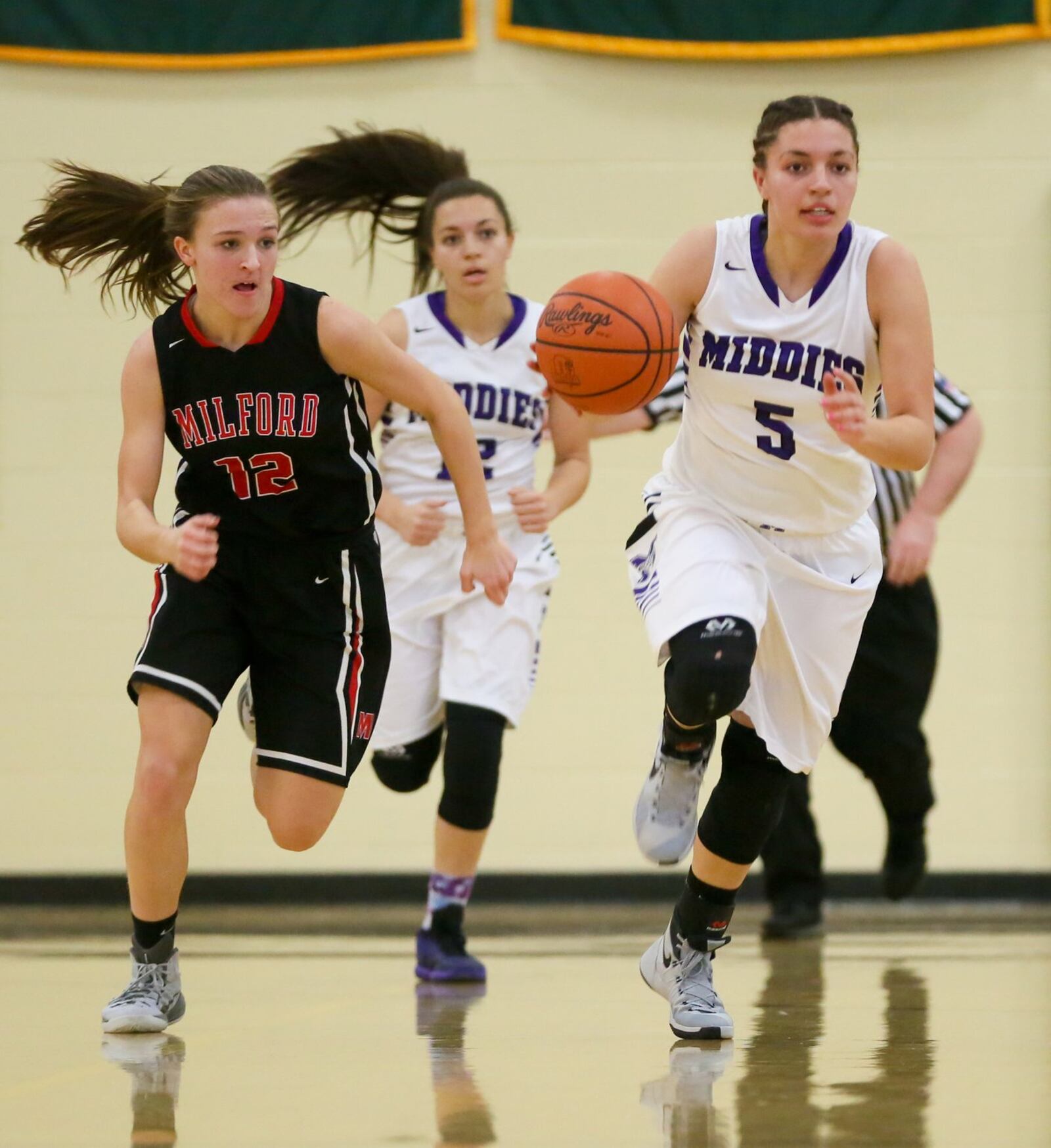 Middletown guard Alexis Shealey (5) leads a fast break during a Division I sectional game against Milford at Sycamore on Feb. 13, 2016. GREG LYNCH/STAFF