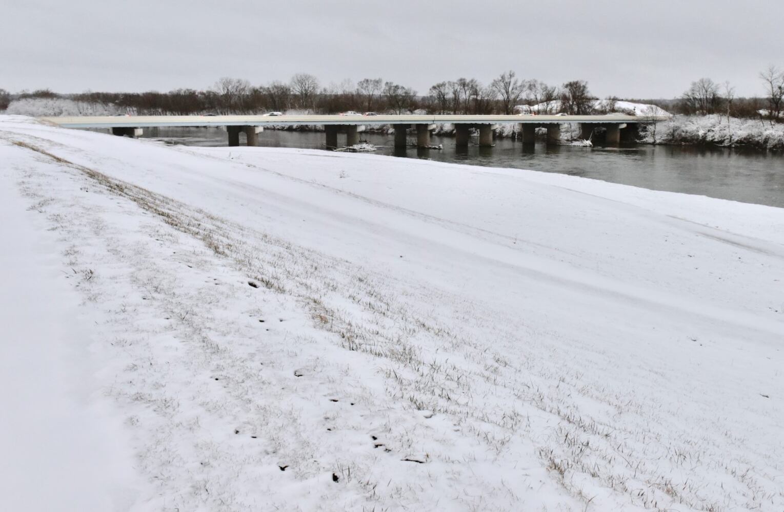 Snowstorm hits area on first day of spring