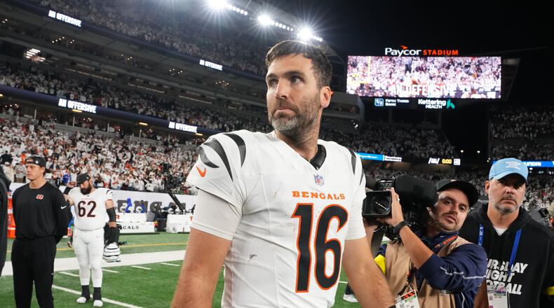 Cincinnati Bengals quarterback Joe Flacco leaves the field following an NFL football game against the Pittsburgh Steelers in Cincinnati Thursday, Oct. 16, 2025. (AP Photo/Jeff Dean)