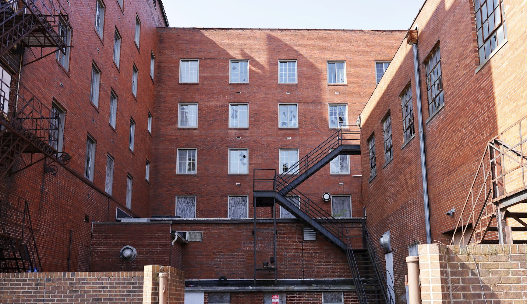 041825 Manchester Inn
