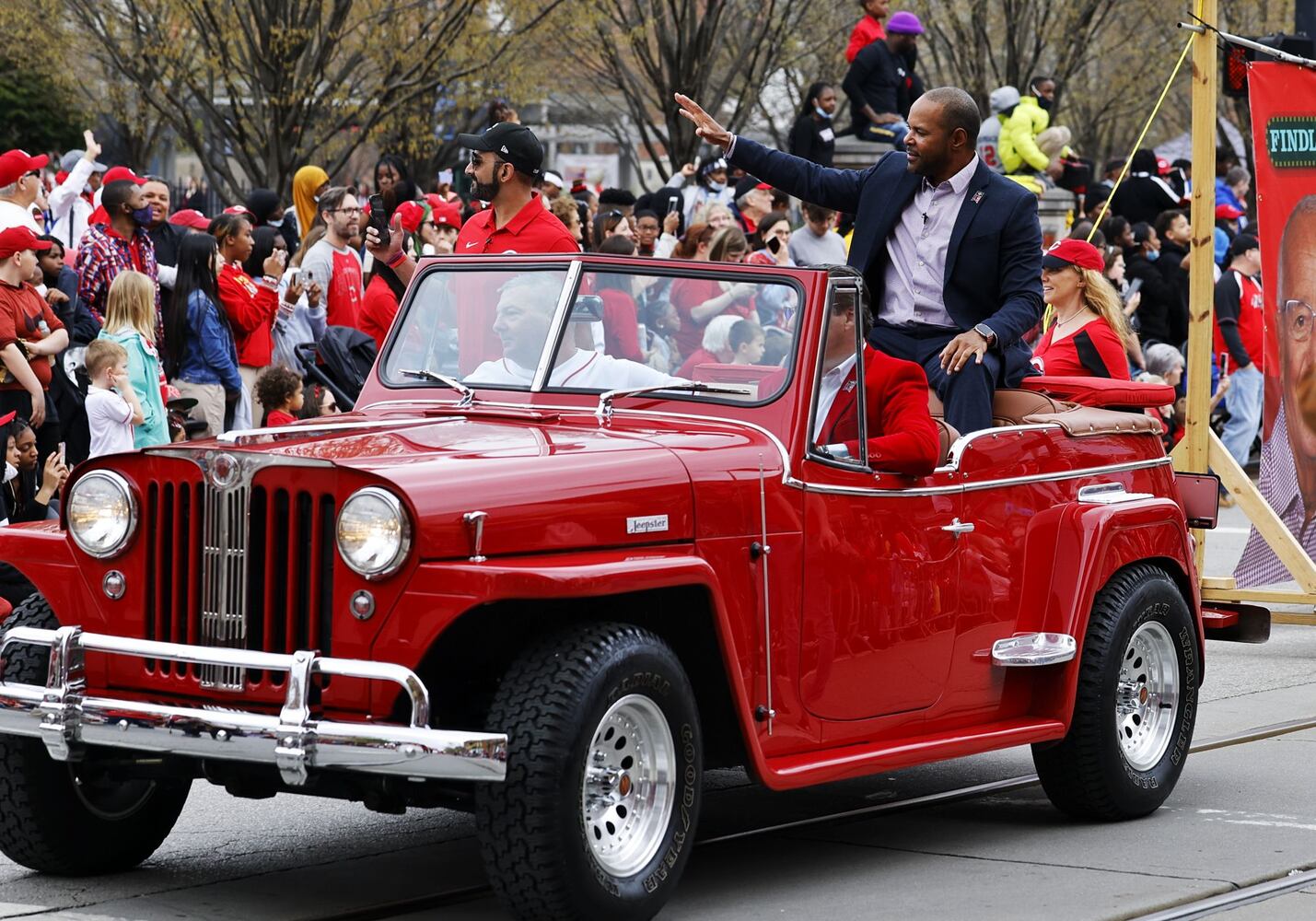 041222 Reds parade