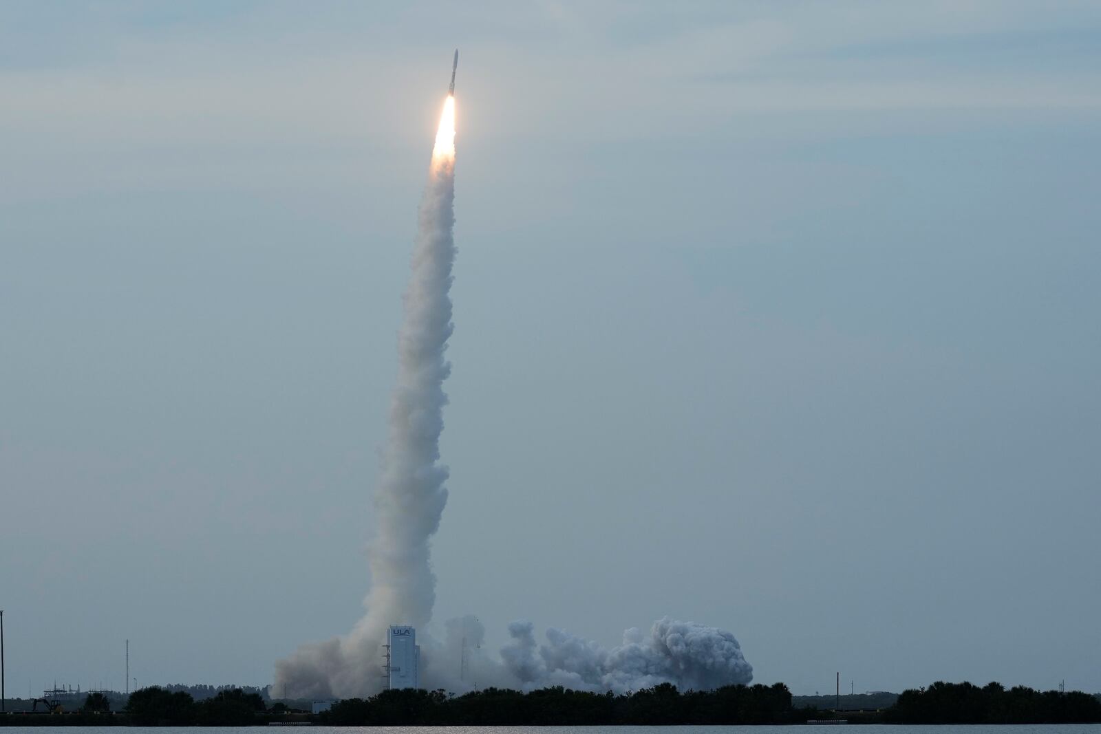 A United Launch Alliance Atlas V rocket with a payload of Amazon's Project Kuiper internet satellites lifts off from Launch Complex 41 at the Cape Canaveral Space Force Station, Monday, April 28, 2025, in Cape Canaveral, Fla. (AP Photo/John Raoux)