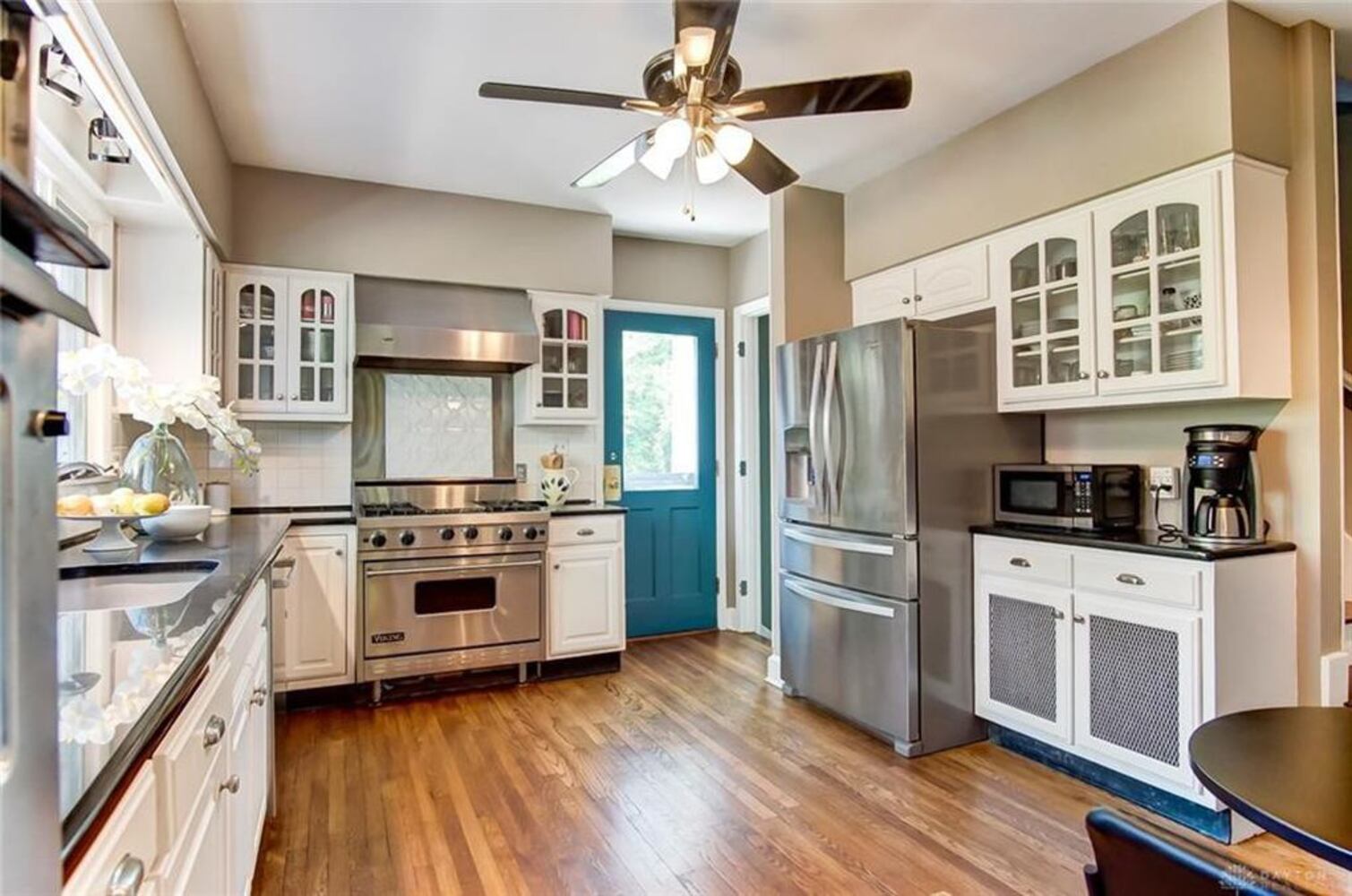 PHOTOS: Luxury Oakwood colonial home on market