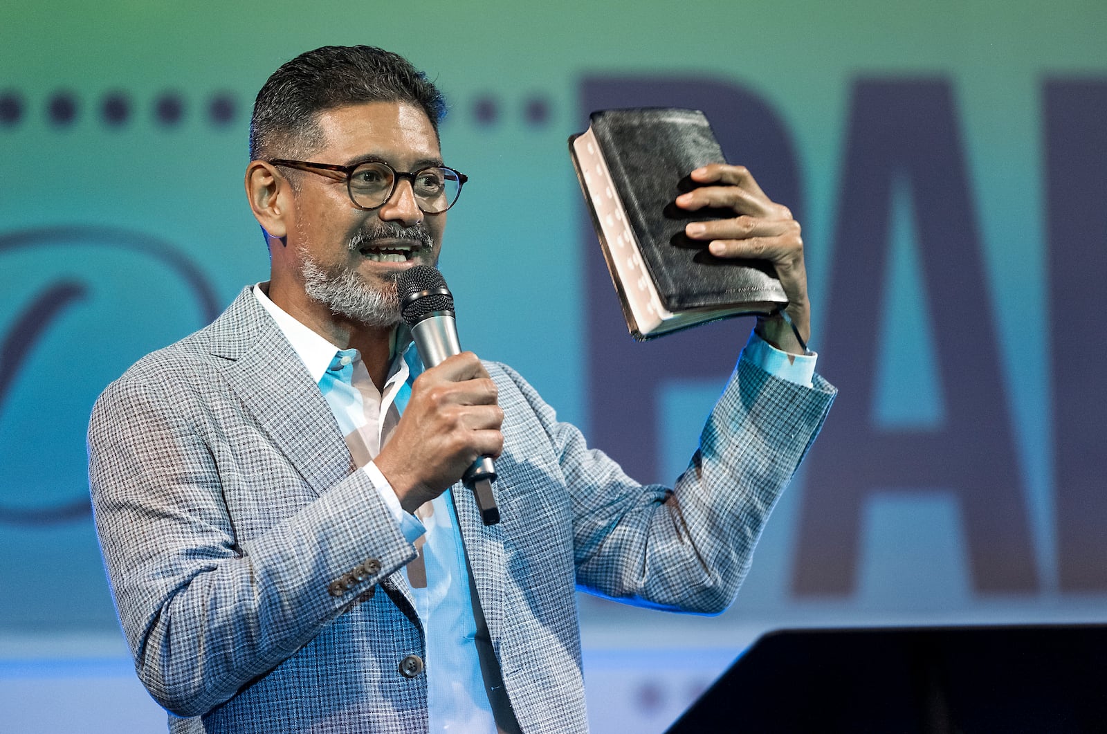 José Luis Orozco, a pastor from Nicaragua, ministers to members of the Oasis Church, in Taylor, Texas, on June 15, 2025. (AP Photo/Rodolfo Gonzalez)