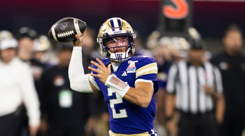 Washington quarterback Demond Williams Jr. (2) throws a pass during the LA Bowl NCAA college football game against Boise State Saturday, Dec. 13, 2025, in Inglewood, Calif. (AP Photo/Kyusung Gong)
