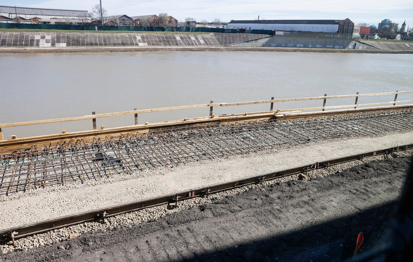 032024 Hydraulic Bar