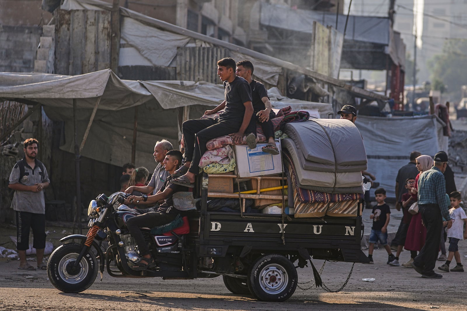 Displaced Palestinians flee Jabalia after the Israeli army issued evacuation orders in Gaza City, June 29, 2025. (AP Photo/Jehad Alshrafi)