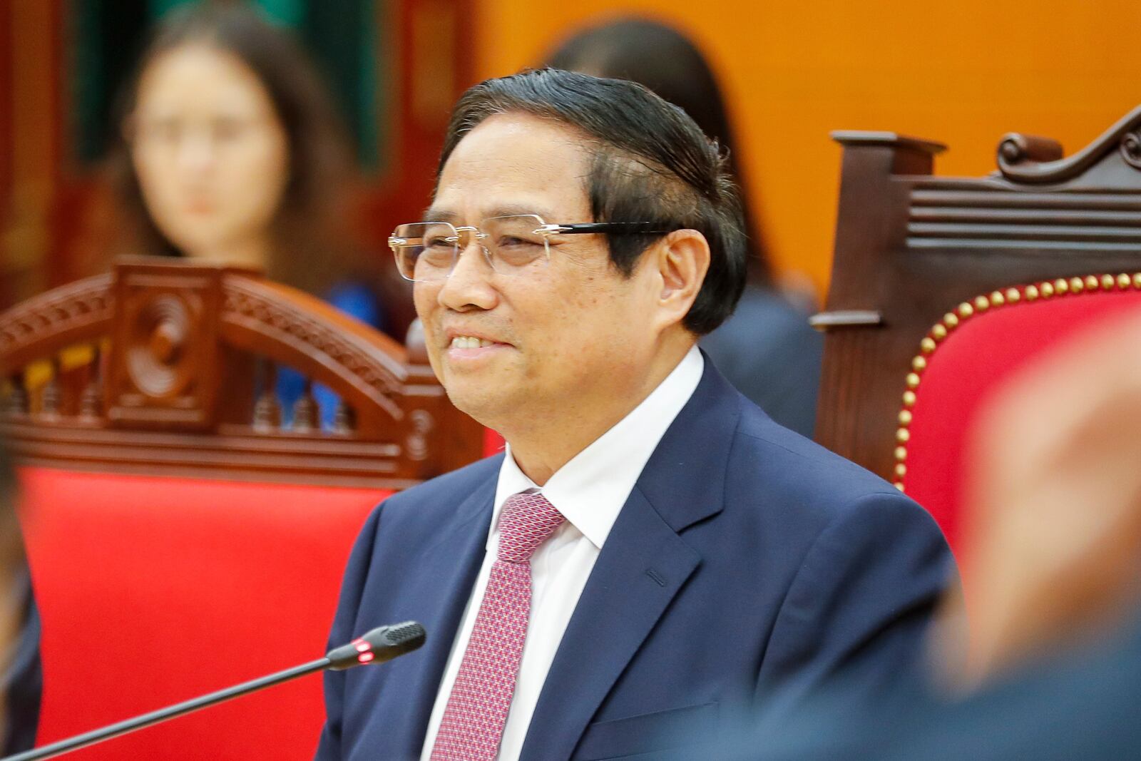 Vietnamese Prime Minister Pham Minh Chinh speaks to Chinese President Xi Jinping during their meeting at the Office of the Party Central Committee in Hanoi, Vietnam, Monday, April 14, 2025. (AP Photo/Minh Hoang, Pool)