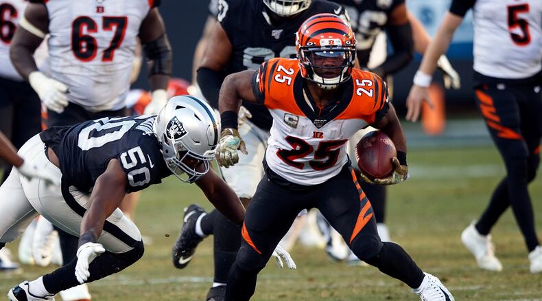 OAKLAND, CA - NOVEMBER 17: Running back Giovani Bernard #25 of the Cincinnati Bengals rushes past linebacker Nicholas Morrow #50 of the Oakland Raiders during the fourth quarter at RingCentral Coliseum on November 17, 2019 in Oakland, California. The Oakland Raiders defeated the Cincinnati Bengals 17-10. (Photo by Jason O. Watson/Getty Images)