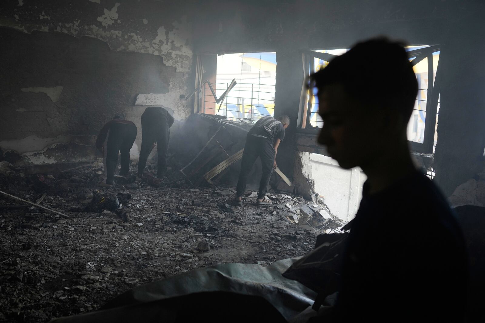 Palestinians inspect the damage after an Israeli airstrike early this morning on Yaffa School, in Gaza City, Wednesday, April 23, 2025. (AP Photo/Jehad Alshrafi)