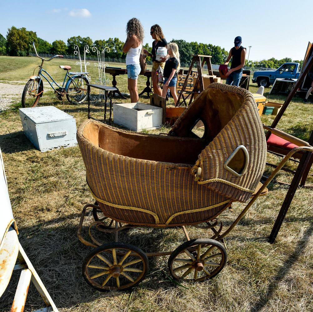 World's longest yard sale runs through Butler County