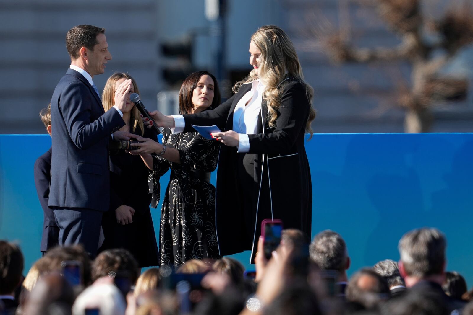 FILE - Mayor Daniel Lurie, left, takes the oath of office during his inauguration Wednesday, Jan. 8, 2025, in San Francisco. (AP Photo/Godofredo A. Vásquez, File)