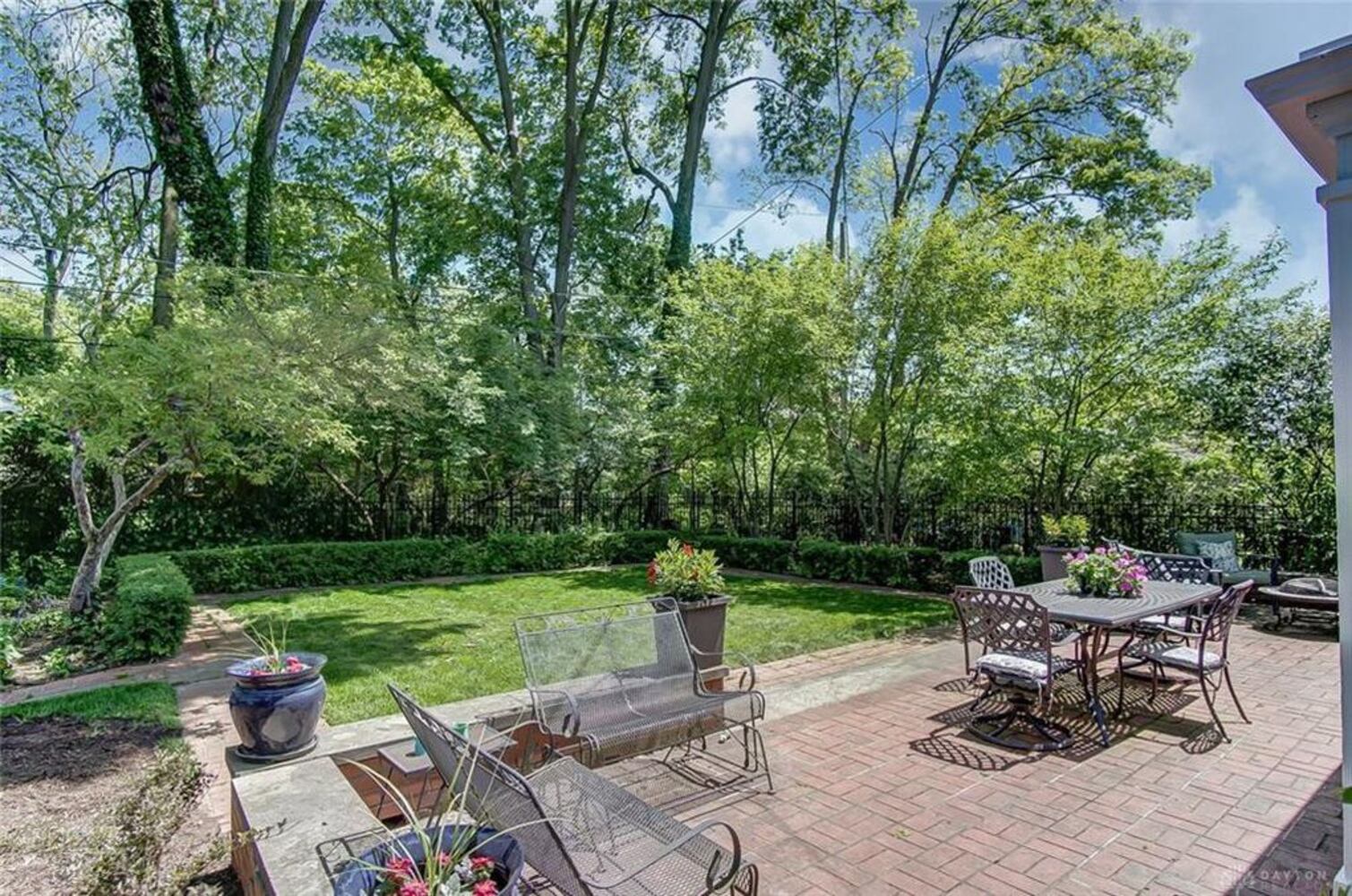 PHOTOS: Luxury Oakwood colonial home on market
