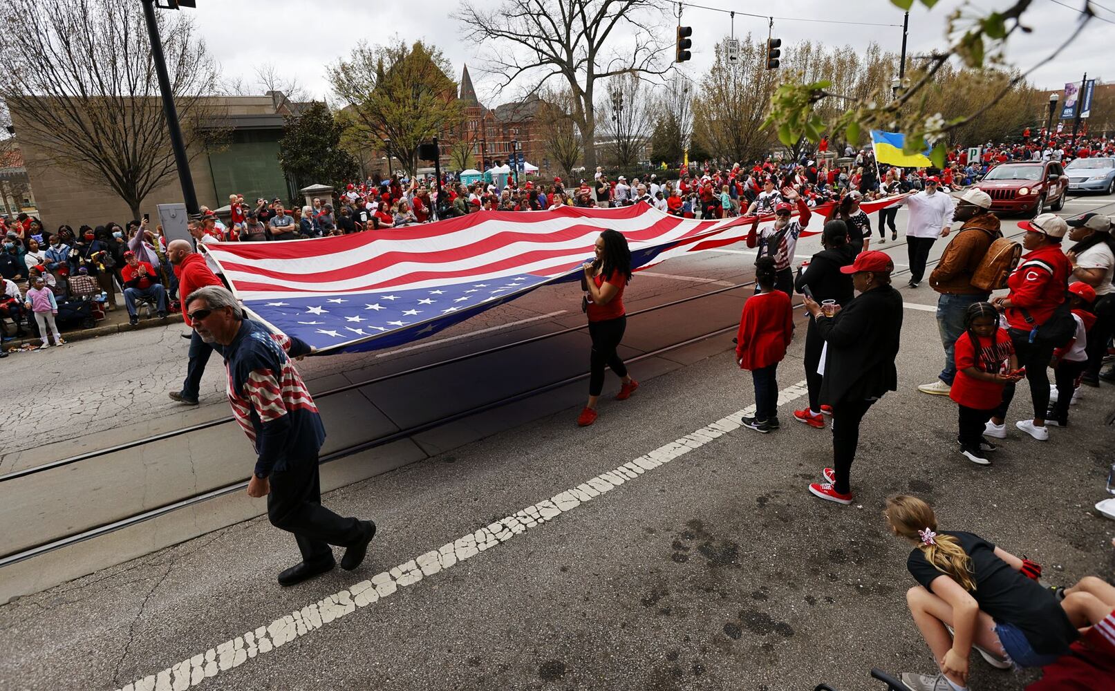 041222 Reds parade