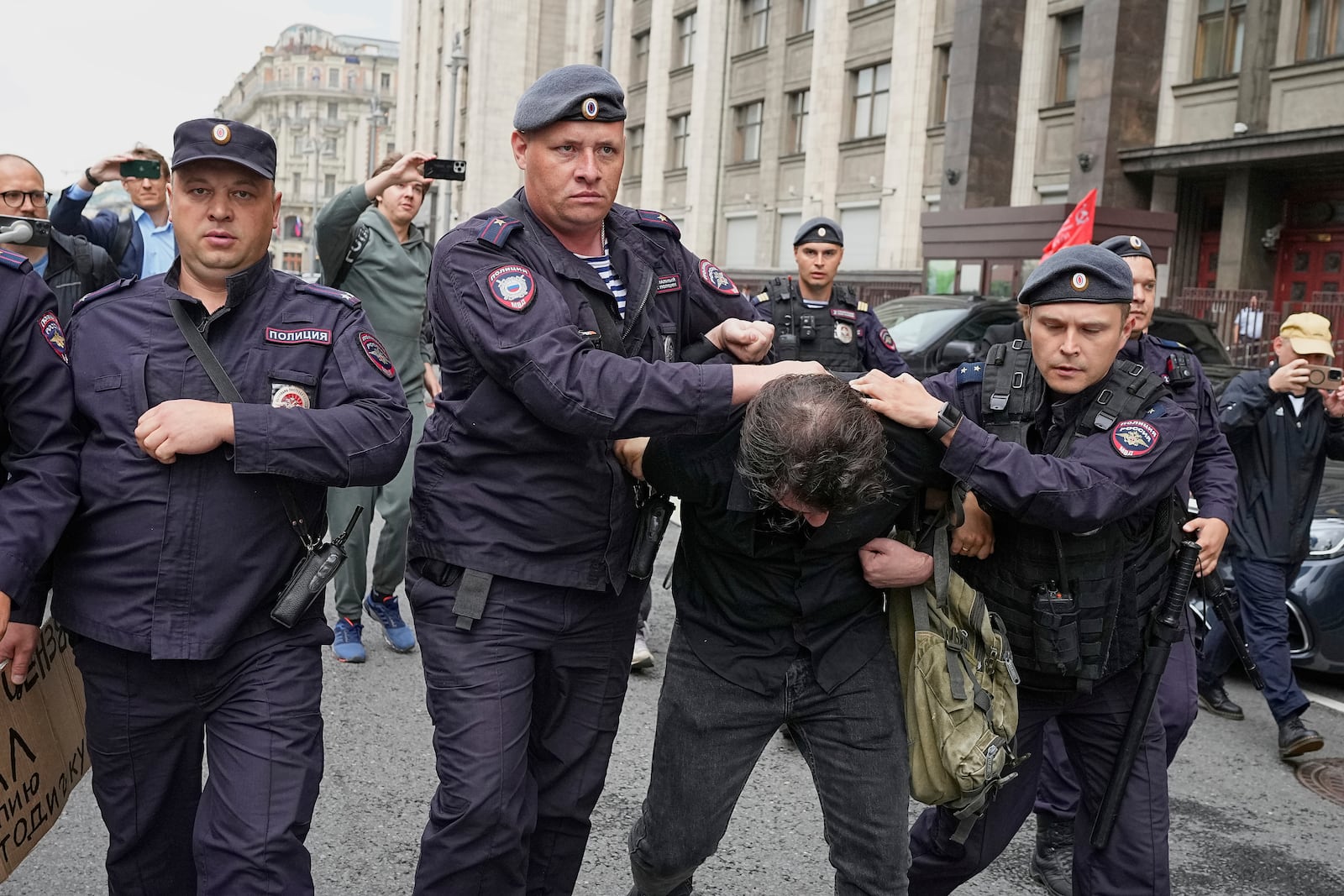 Police detain an activist during a picket against internet limitations in front of The State Duma, the lower house of the Russian Parliament, prior to consider the third and final reading of a bill, criminalising the search of "extremist materials" in Moscow, Russia, Tuesday, July 22, 2025. (AP Photo)